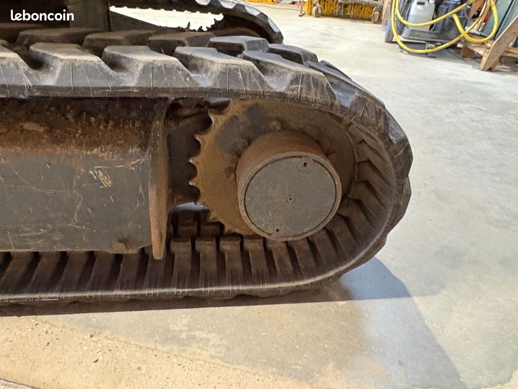 Komatsu PC30MR-5 (image 7)