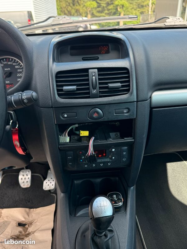 Renault clio ii rs 172 ph2 - siege chauffant - clim auto - origine suisse - depot vente (image 8)