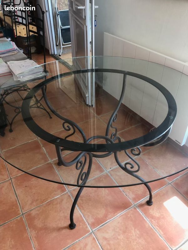 Table ronde en verre et fer forgé noire Roche Bobois et ses 4 chaises (image 2)