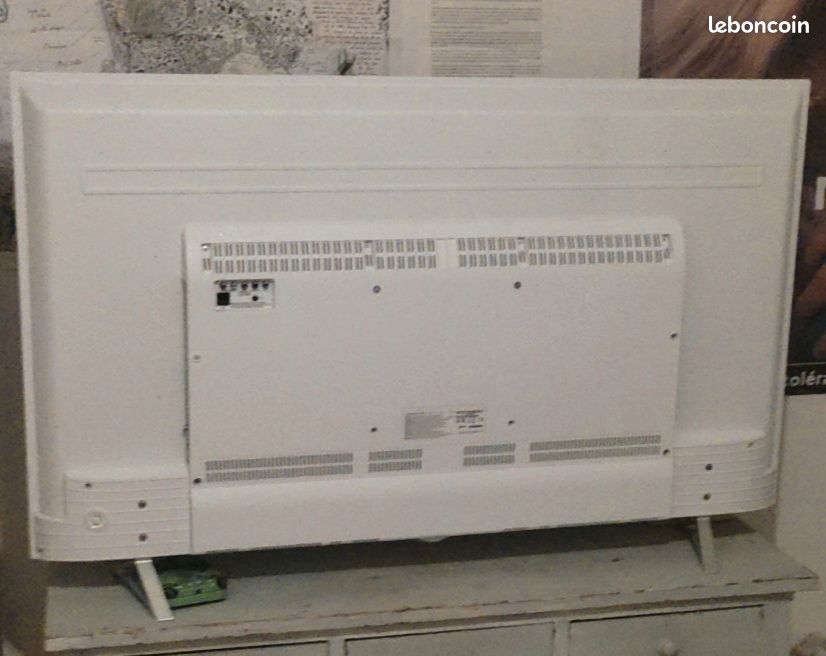 TV 4K 50" Thomson ⚠️ Pour Pièces ⚠️ (image 4)