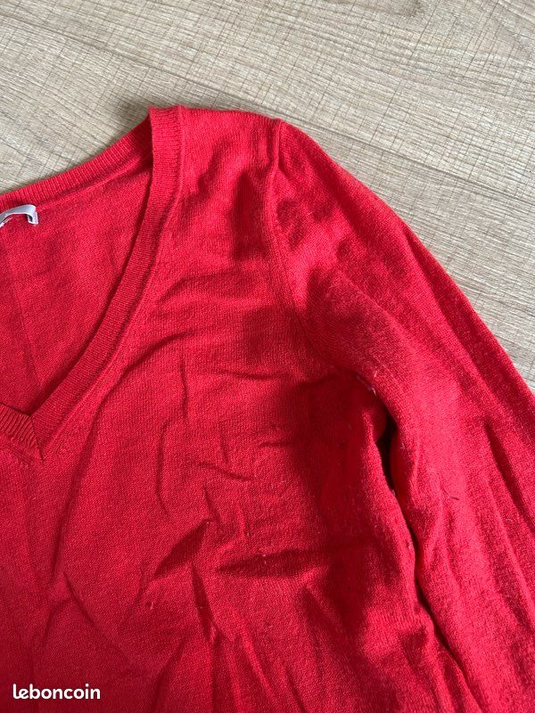 Pull rouge orangé avec col en V GAP taille S état satisfaisant (bouloches) (image 13)