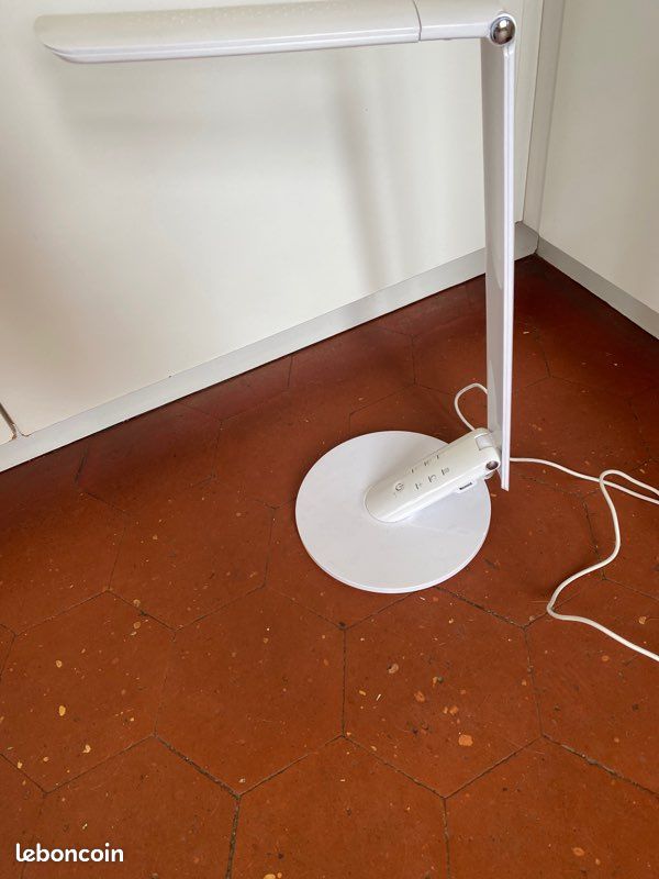 Lampe de bureau (image 4)