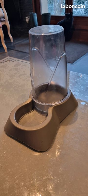 Fontaine à eau et distributeur de croquette (image 1)