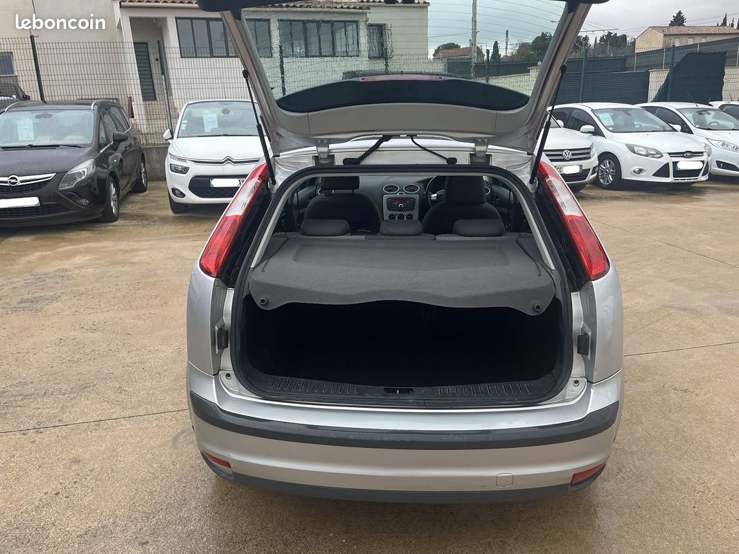 Ford FOCUS 1.6 100CH GHIA BVA 4P (VOLANT À DROITE) (image 5)