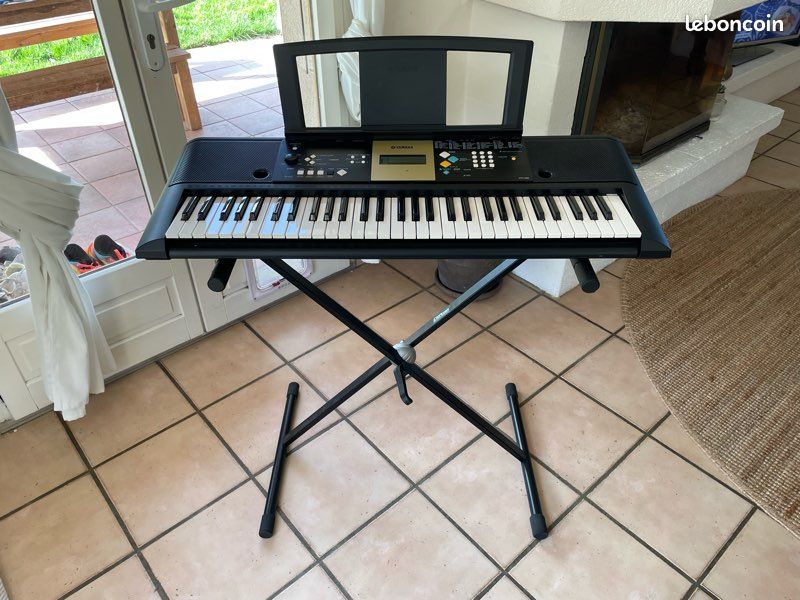 Piano Yamaha YPT-220 (image 1)