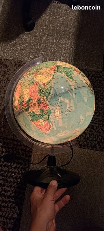 Globes terrestre lumineux (image 4)