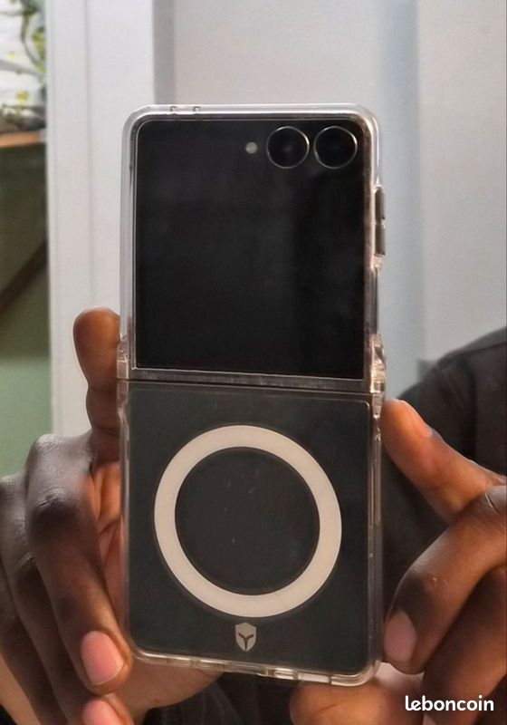 Samsung z flip7 (image 2)