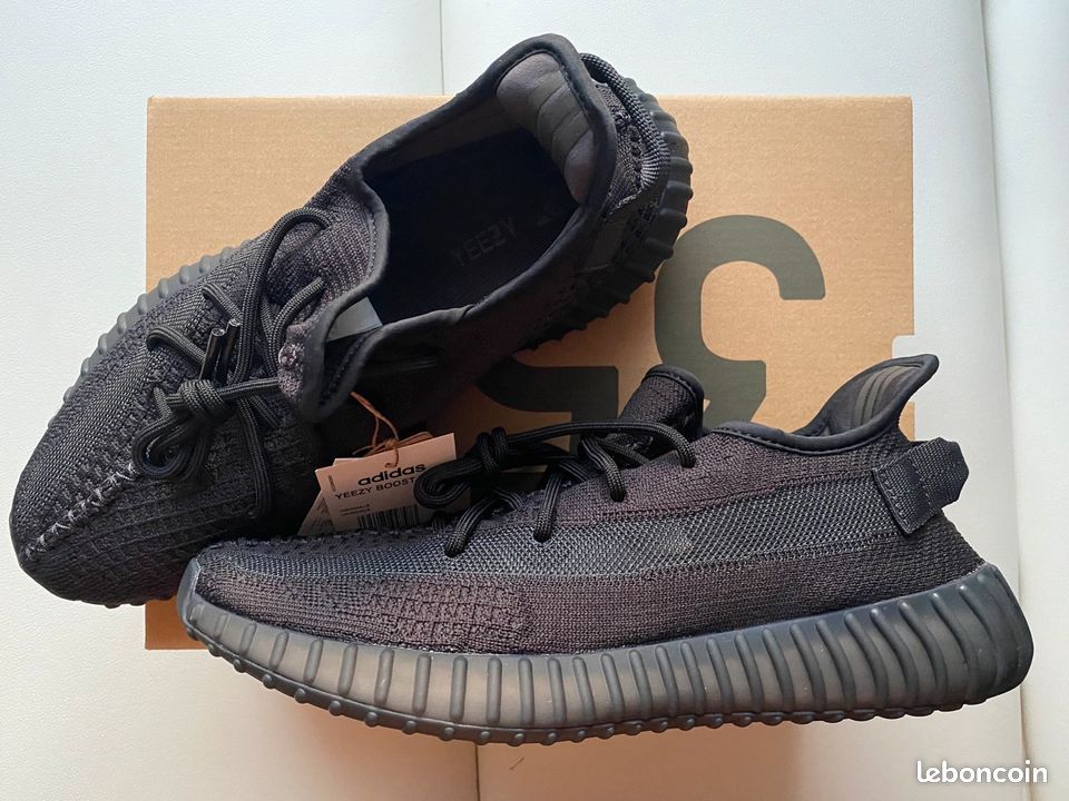 New - adidas yeezy boost 350 v2 onyx usa 10.5 uk 10 eu 44 2/3 (image 2)