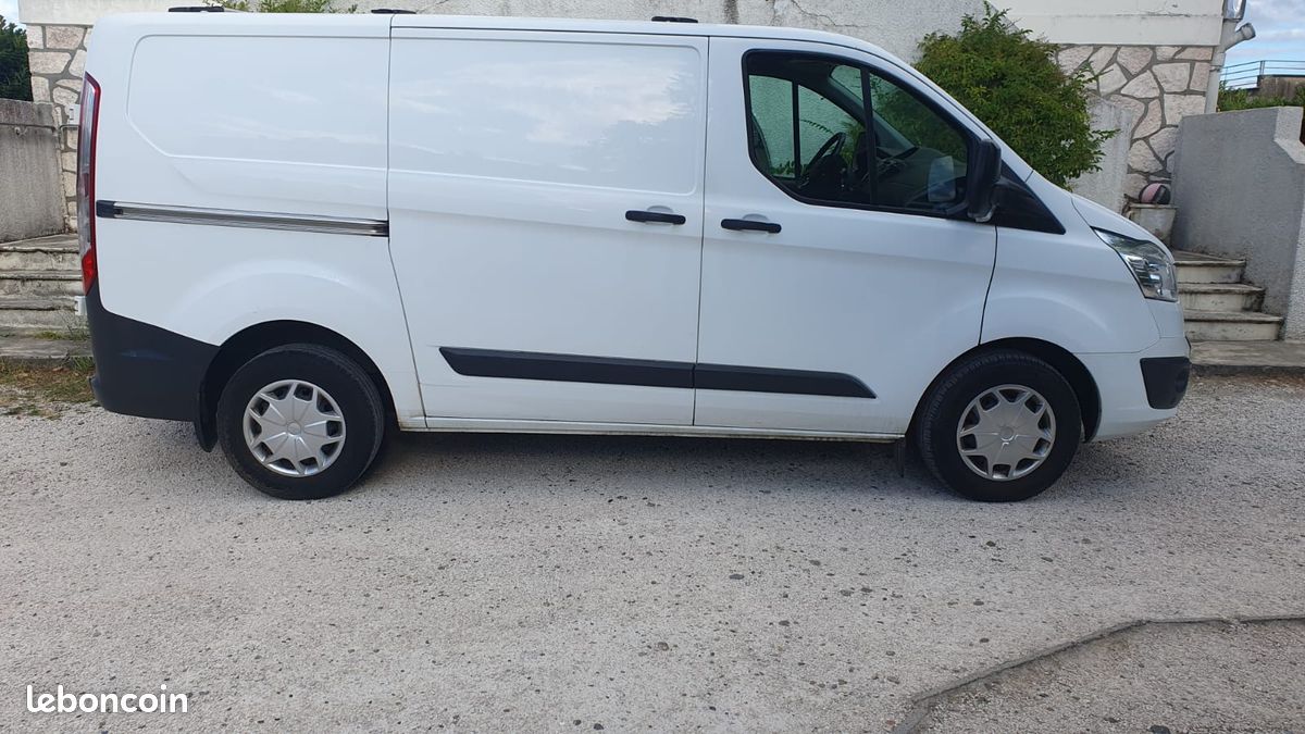 Ford Transit Custom L1H1 compact 2.0l TDCI 131ch kit courroie NEUF suivi complet depuis sron origine climatisation radar stationnement avant arrière barres de toir escamotables d'origine bluetooth (image 5)