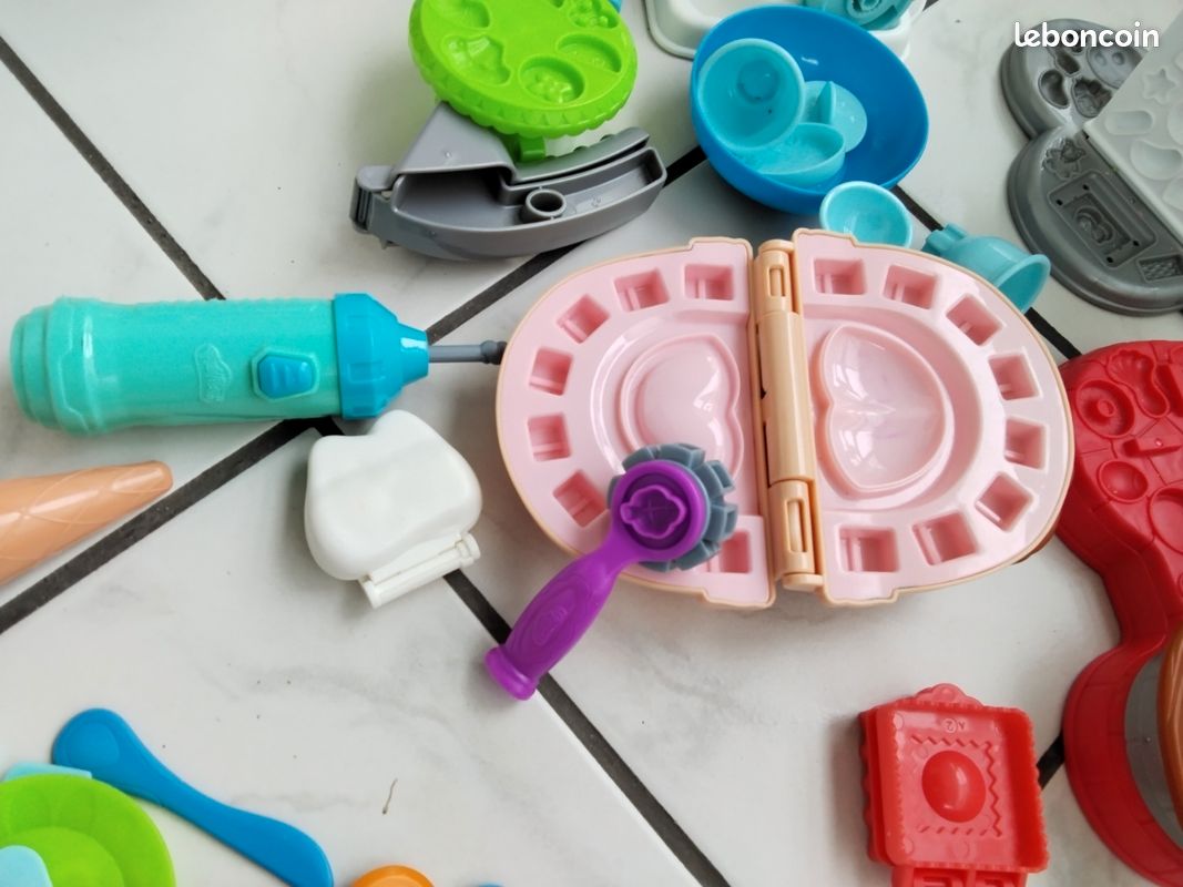 Jeux pour création et jouer avec pâte à modeler Play-Doh ( le lot ou séparément demander) (image 4)