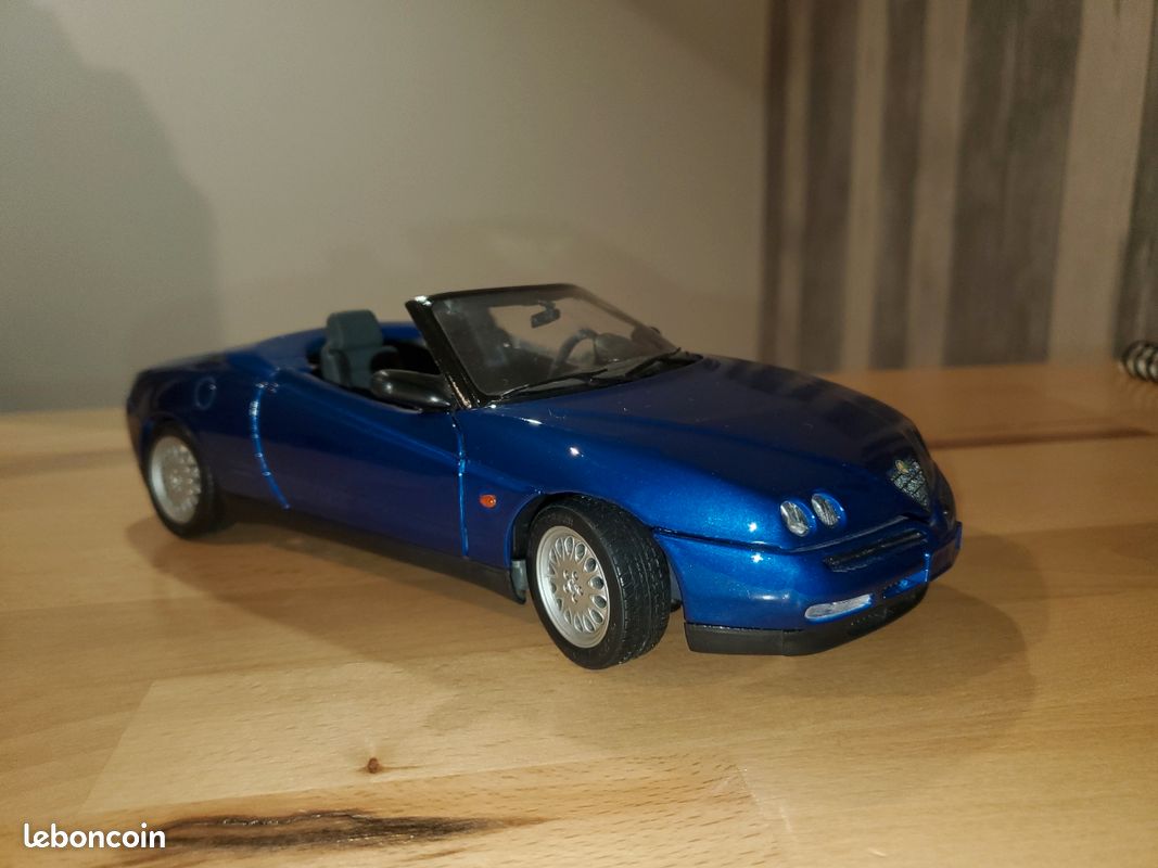 MAISTO ALFA ROMEO Spider 1/18 EUR 28,00 - FR