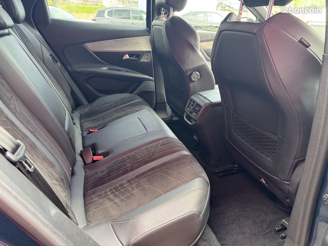 Peugeot 3008 HYBRID4 300CH GT E-EAT8 (image 6)