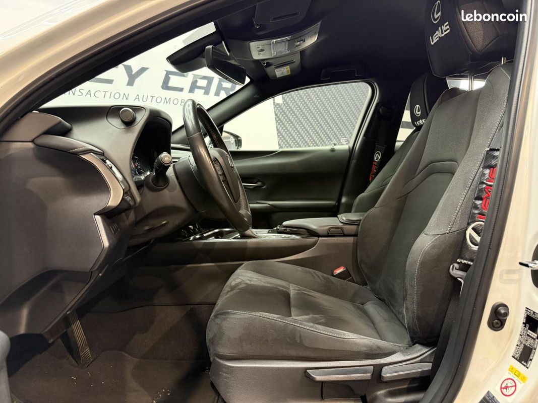 LEXUS UX 250h 2WD - BV E-CVT 2020 250H Executive (image 38)