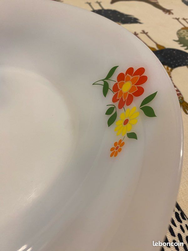 Plat Rond Vintage Arcopal France - Décor Marguerites - Diamètre 28 Cm - Occasion