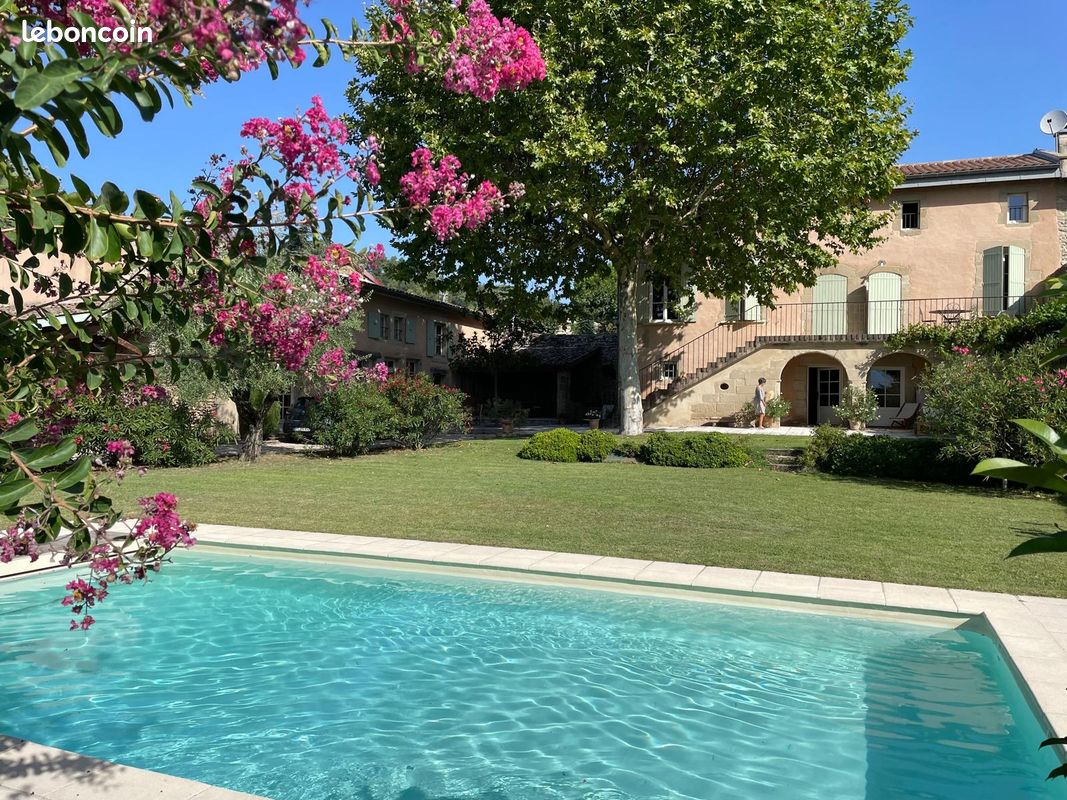 Maison 12 pièces 369 m² · à Mours-Saint-Eusèbe · 369 m² · 699 000 €