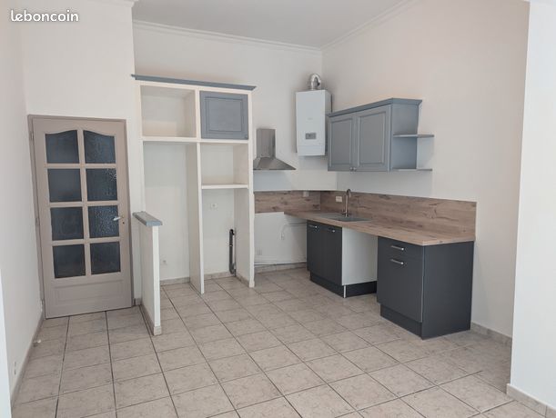 Faux F3 refait à neuf, appartement de 51m² en RDC, Alès