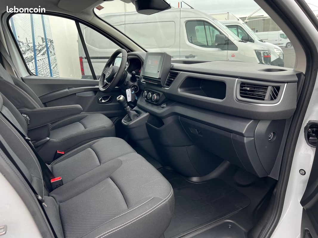 26600 ht L1H1 130 cv Carplay + Attelage + Kit Bois (image 5)