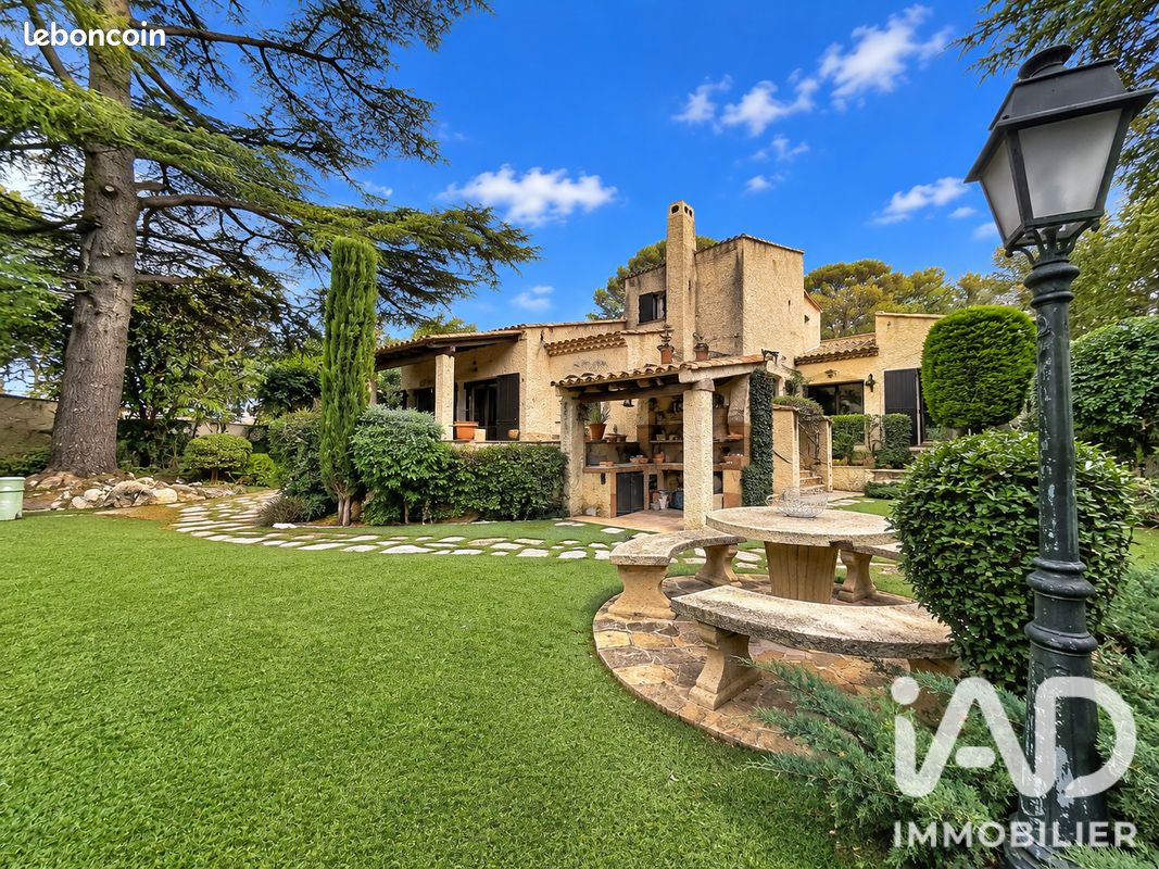 Maison 5 pièces 200 m² · à Nîmes · 200 m² · 675 000 €