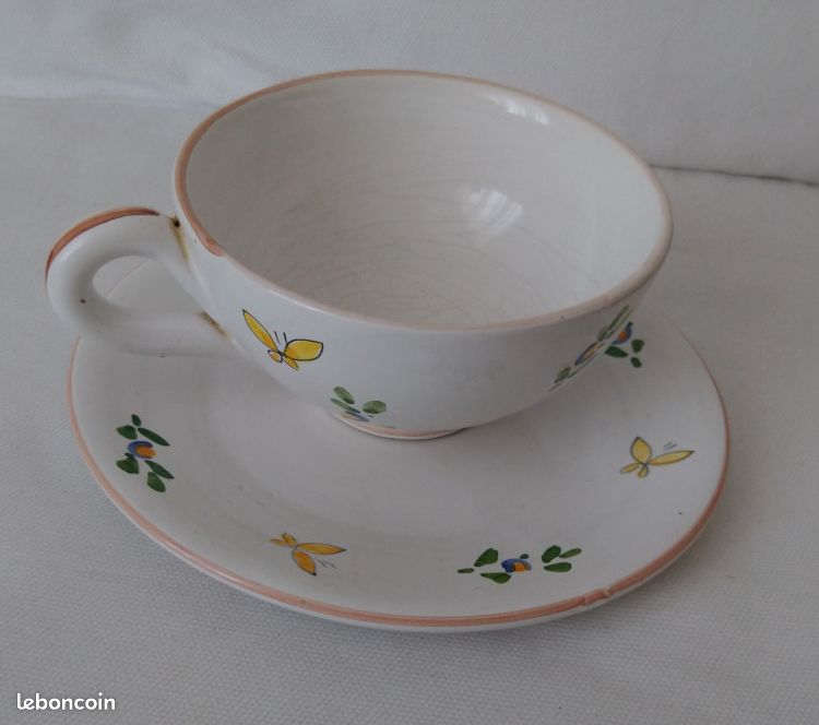 Joli Tasse et soucoupe d'artisan Vendéen LR, décor Coq et papillon, peint à la main, en céramique (image 2)