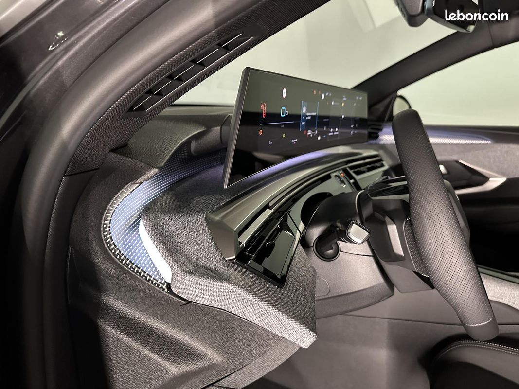 PEUGEOT 5008 1.2i Hybrid 145 e-DCS6 GT 360 7PL (image 25)