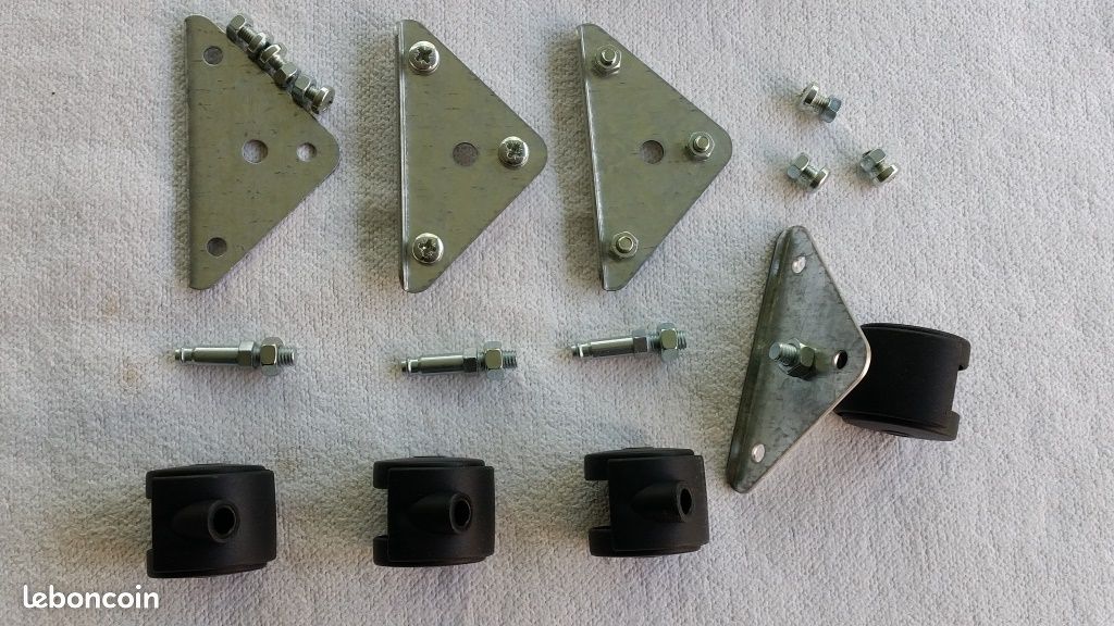 Deux lots de 4 roulettes jumelles mobiles de diamètre 4 cm avec platines triangulaires (image 1)