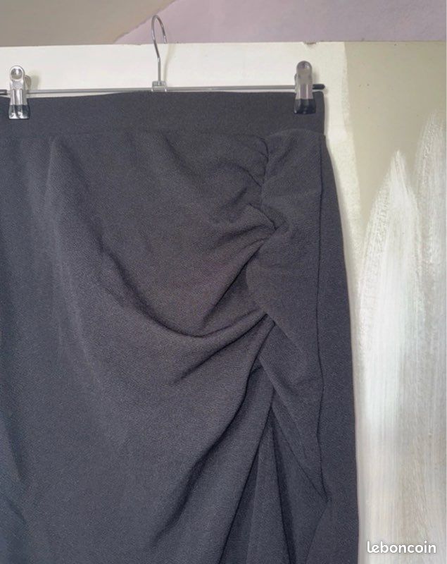 Jupe mi-longue drapée noire Shein – Coupe portefeuille froncée – Taille 38 – Neuve (image 2)