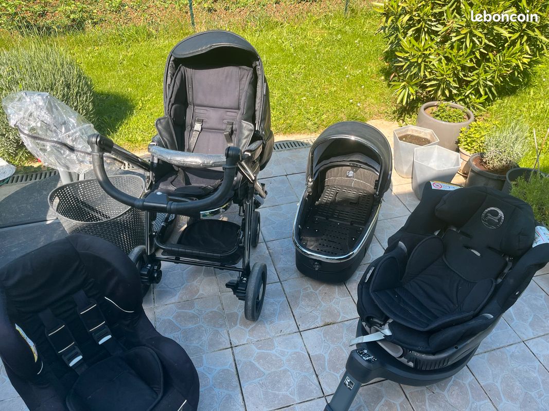 Lot de deux sièges bébé et une poussette multifonctions avec landau (équipements en cuir) (image 1)