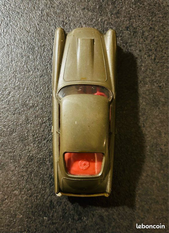 Solido Aston Martin DB4 vantage (sans pot d'échappements