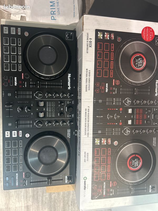 Numark Mixtrack Pro FX Contrôleur DJ 2 Decks avec Table de