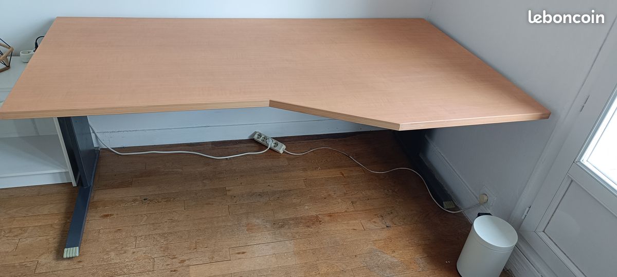 Bureau (image 1)
