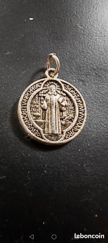 Médaille Religieuse Vintage En Métal – Bon état Général