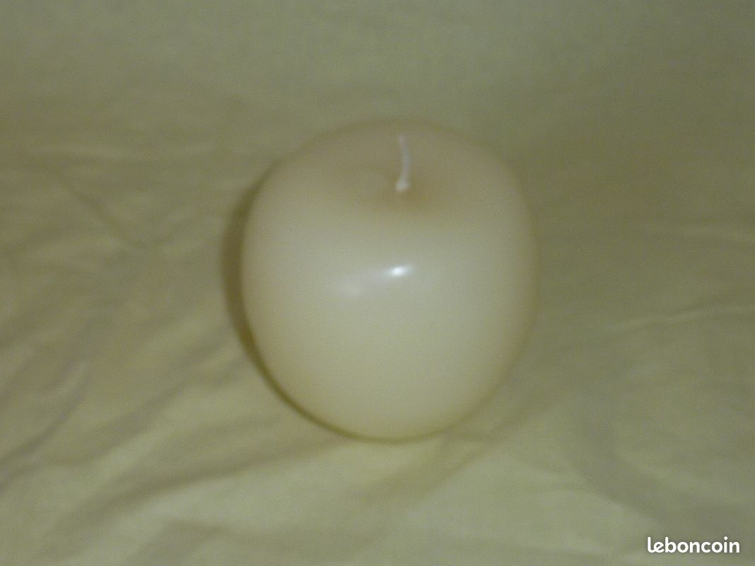 Vends une bougie Neuve en forme parfaite de pomme (image 2)