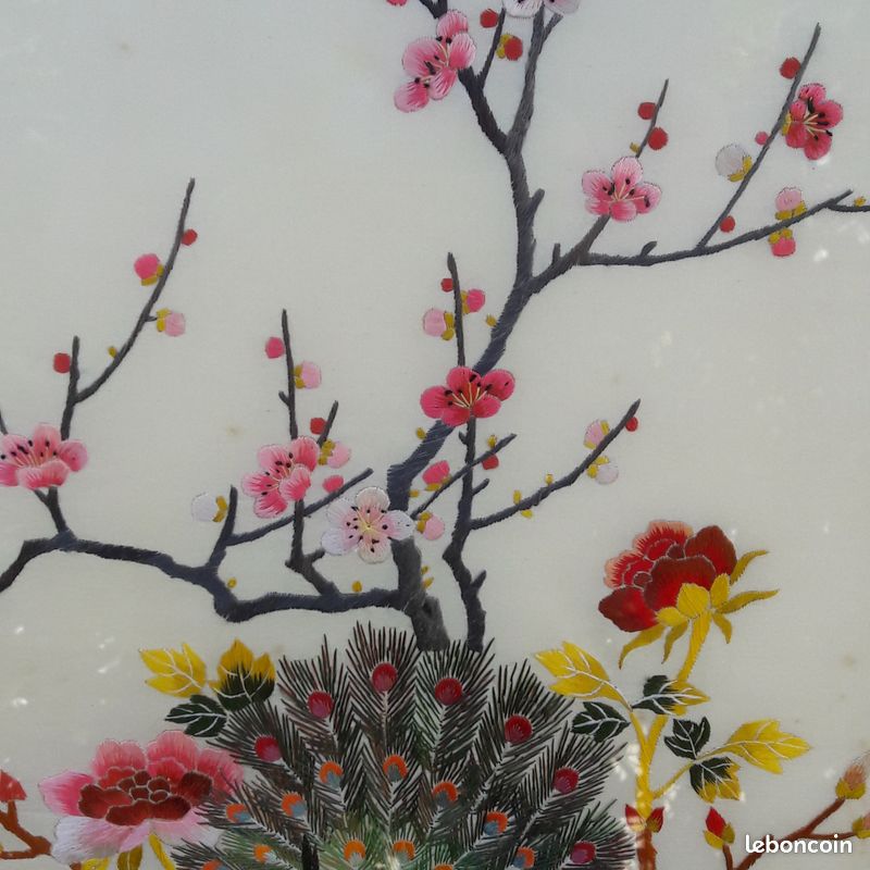 Housse De Table Ancienne Chinoise En Soie Brodée – Paon Et Fleurs (82x77cm)