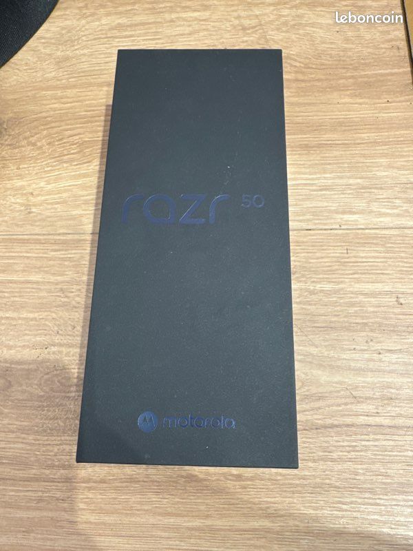 Motorola razr 50 (image 1)