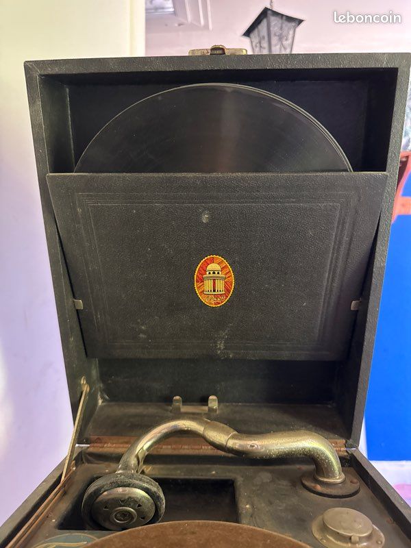Gramophone avec collection de disques (image 3)
