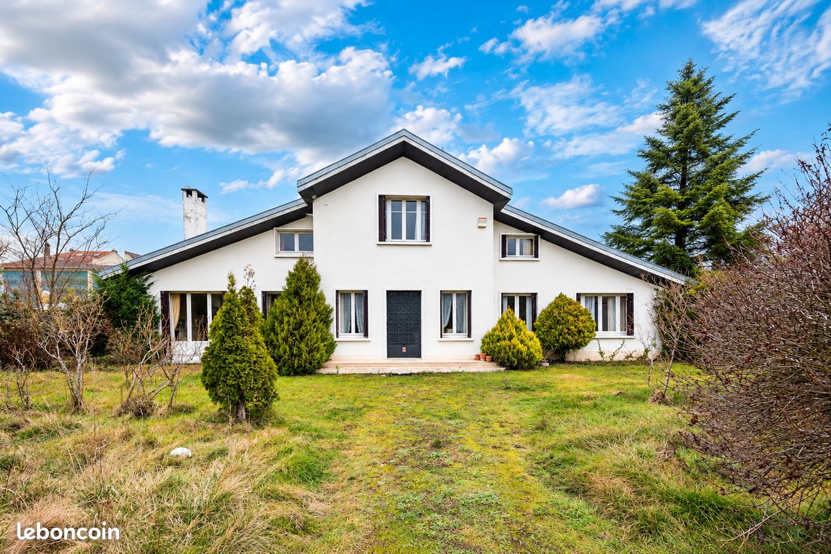 Maison 7 pièces 180 m² · à Noisy-le-Grand · 180 m² · 390 000 €