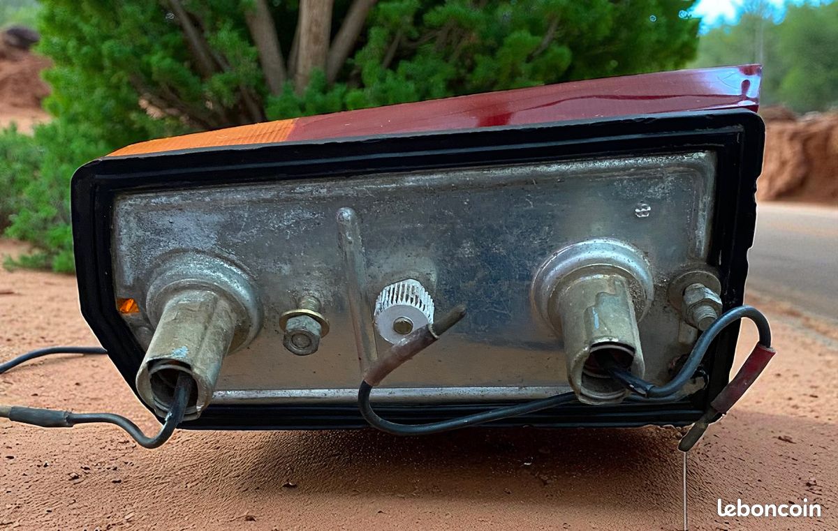 Feu ancien SEIMA 625 (platine et cabochon) pour CITROEN Dyane (image 2)