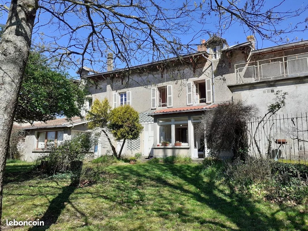 Maison 10 pièces 265 m² · à Bressuire · 265 m² · 246 750 €