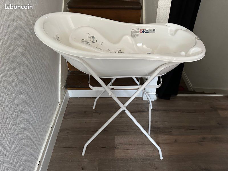 Baignoire bébé avec support et siège de bain (image 1)