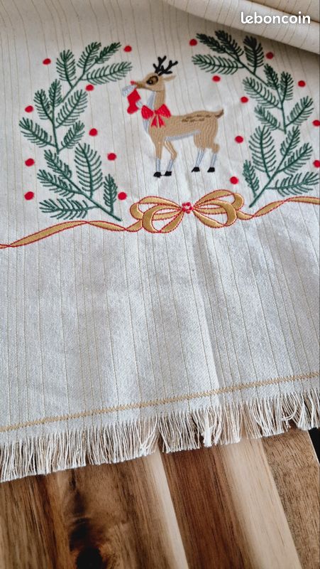 Artoid Mode Chemin De Table Arbres Flocons De Neige Renard Renne Noël, Décoration De Table De Cuisine Saisonnière D'hiver Intérieur Fête Vacances 40x180 Cm