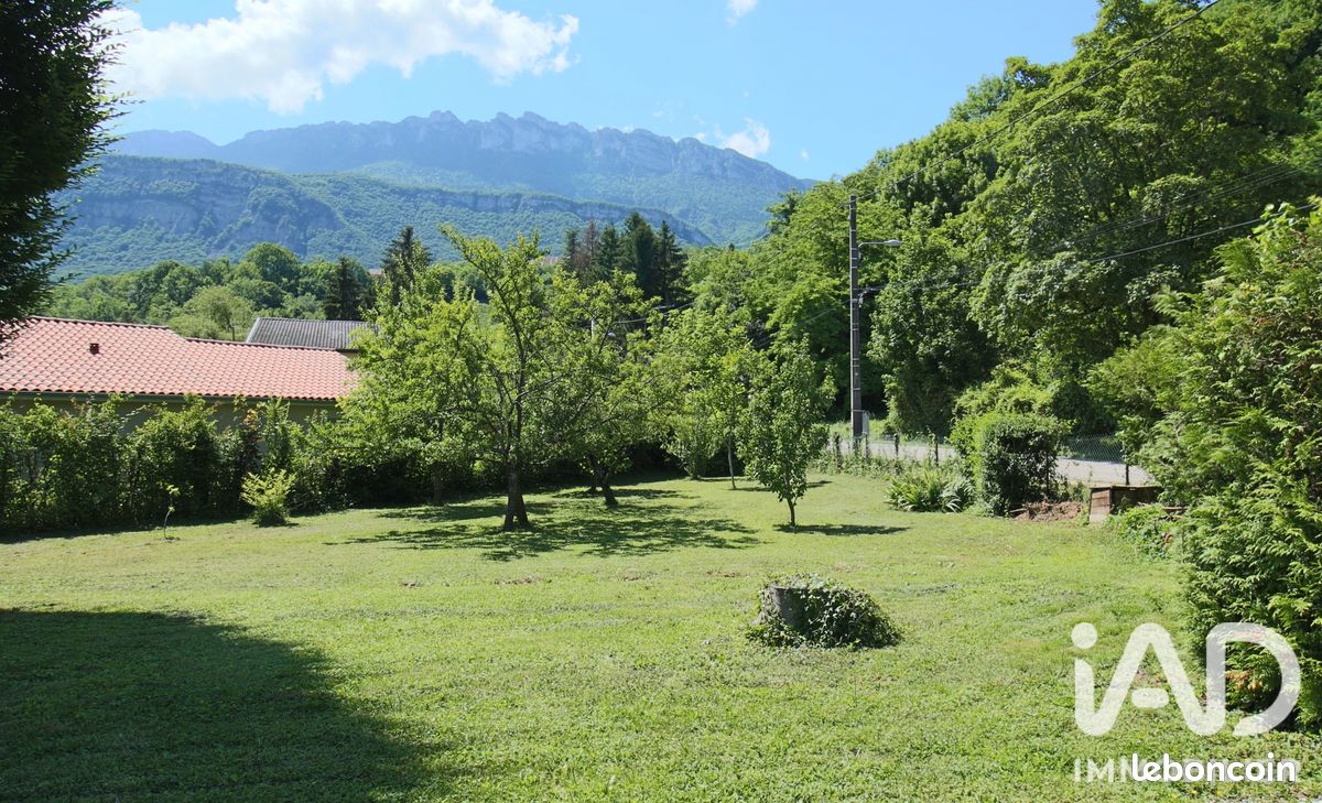 Terrain 606 m² · à Barraux · 606 m² · 115 000 €