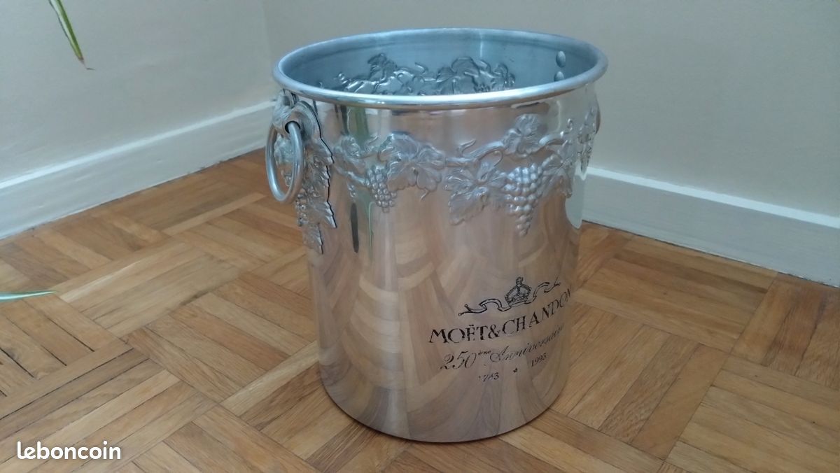 1) SEAU À Champagne en Aluminium, "MOËT & CHANDON - Brut Impérial, neuf 1) SEAU À Champagne en Aluminium, "MOËT & CHANDON - Brut Impérial, neuf