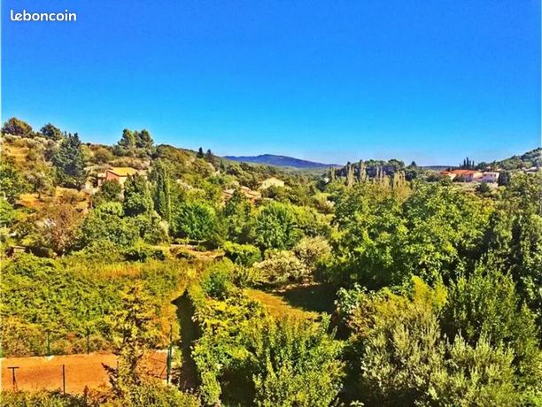 Charmant 2 pièces avec jardin, au calme et très belle vue à Figanières