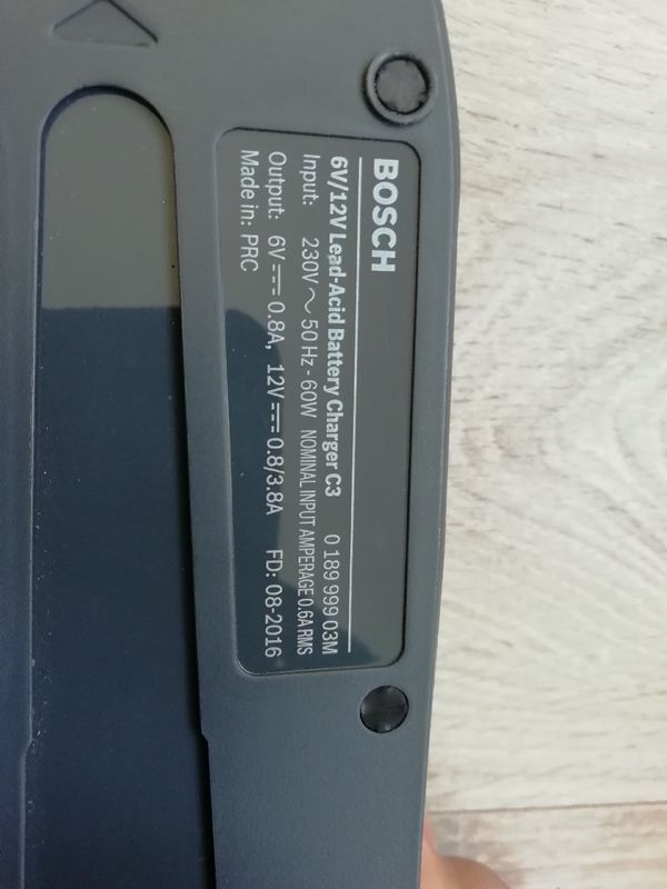 0 189 999 03M BOSCH C3 C3 6V-12V Chargeur de batterie portable