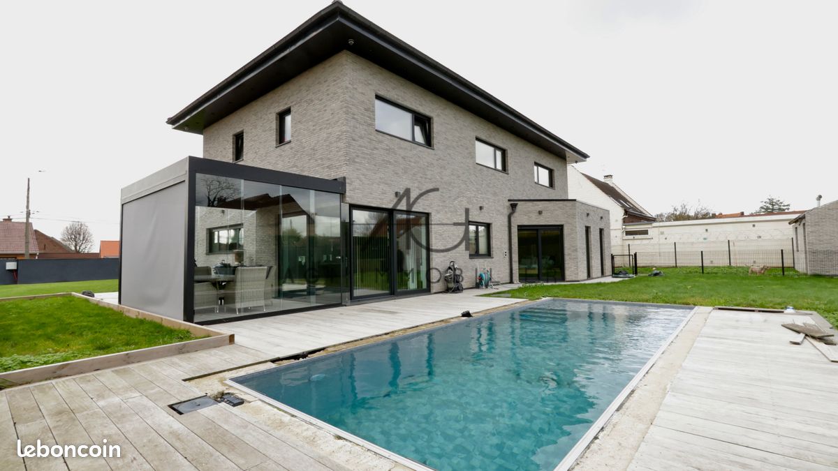 Maison 5 pièces 228 m² · à Wattrelos · 228 m² · 690 000 €