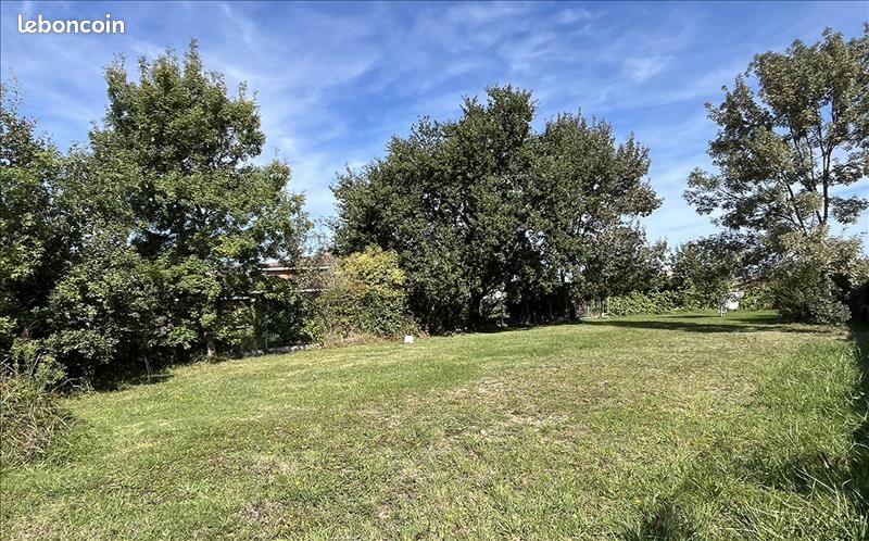 Terrain 700 m² · à Seysses · 88 000 €