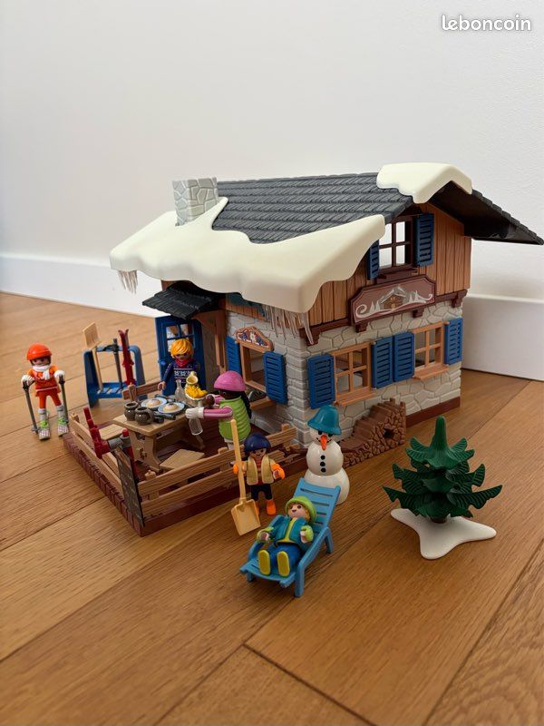 Playmobil Family Fun 9280 Chalet avec skieurs (image 1)