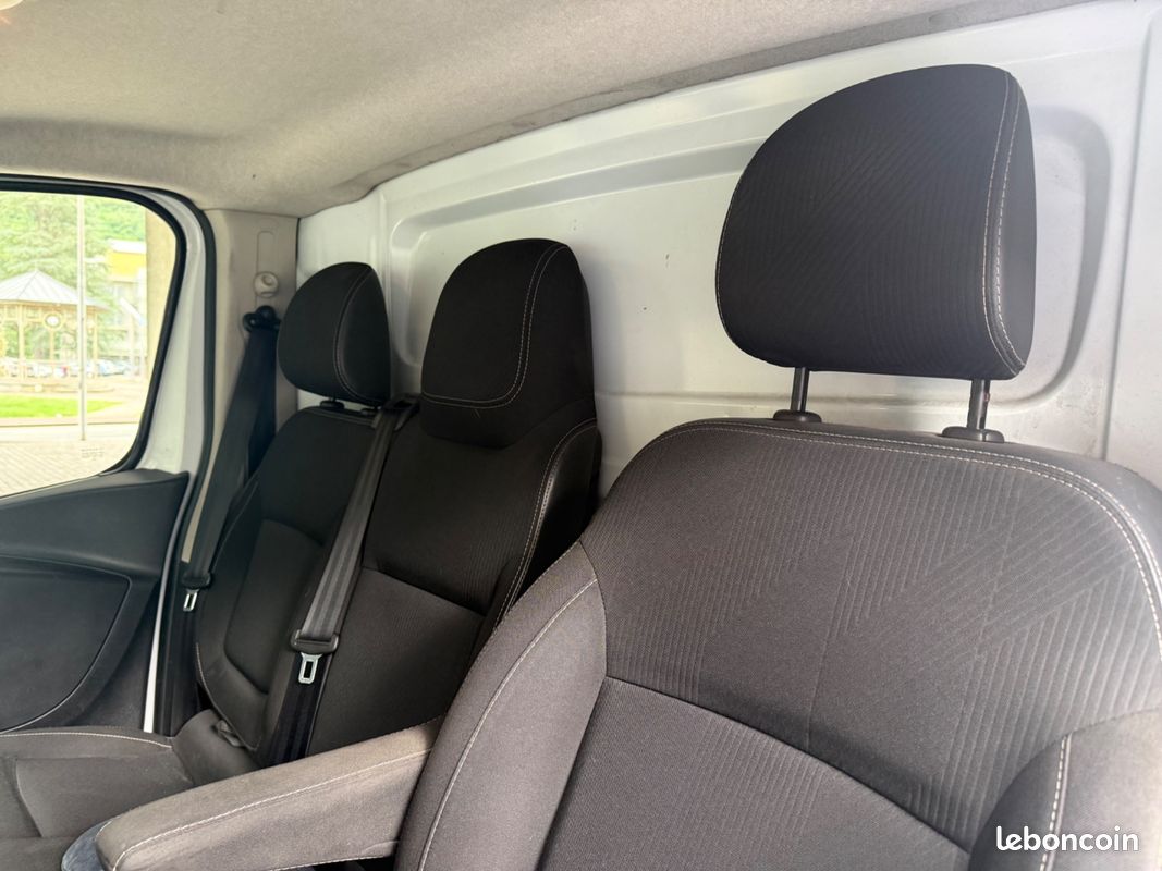 RENAULT TRAFIC VU L2H2 1200 2.0 DCI 145CH ENERGY CONFORT / NACELLE / ENTRETIENS RENAULt (image 9)