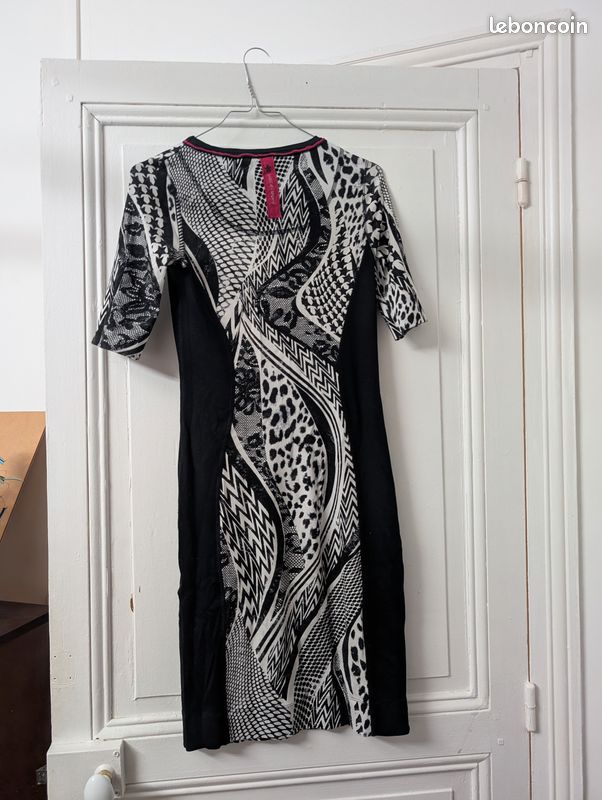 Robe De Marque Marc Cain – Taille 8, Occasion En Très Bon état, Style Non Précisé