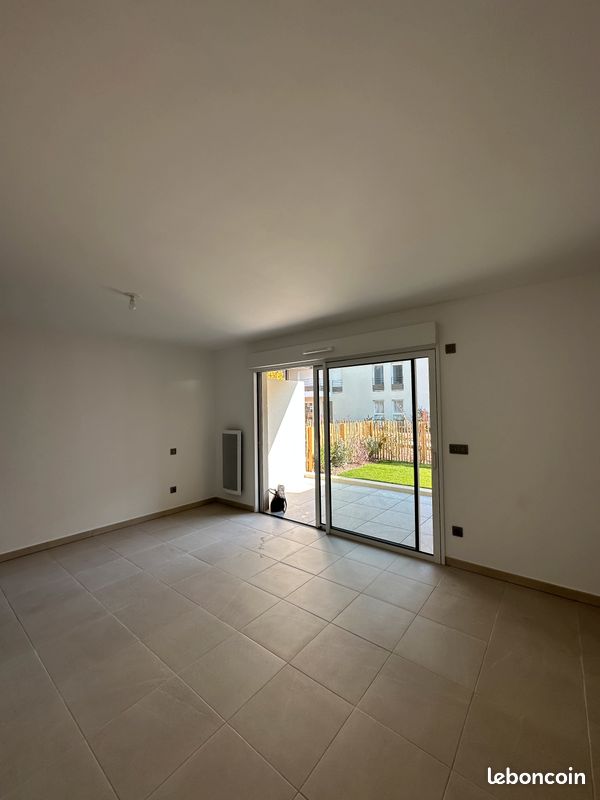 Appartement 1 pièce 30 m² · à Fréjus · 30 m² · 645 €